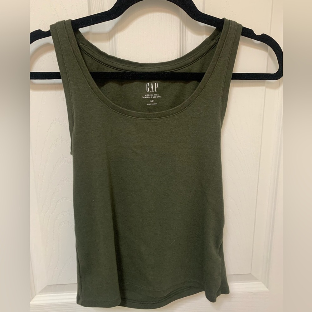 GAP modern tank top
